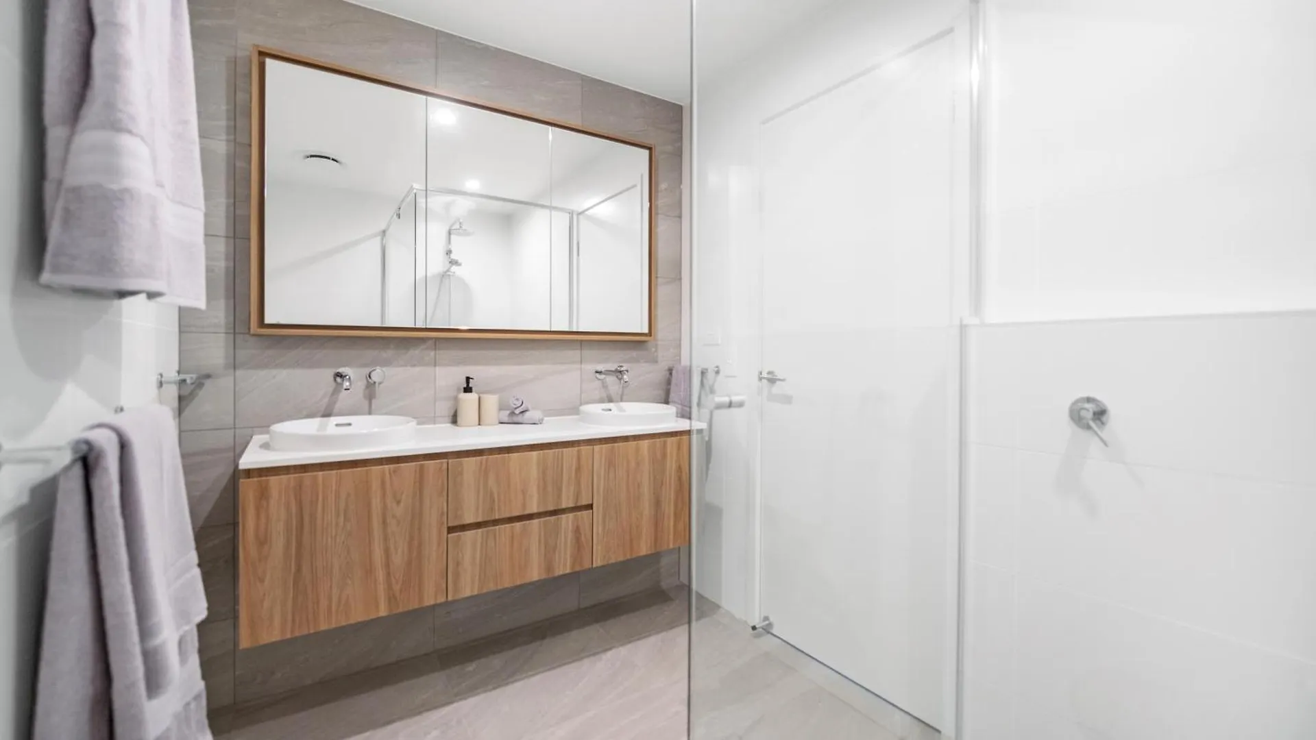 Village Palm Beach - Brand New 2 Bedroom Apartment Gold Coast