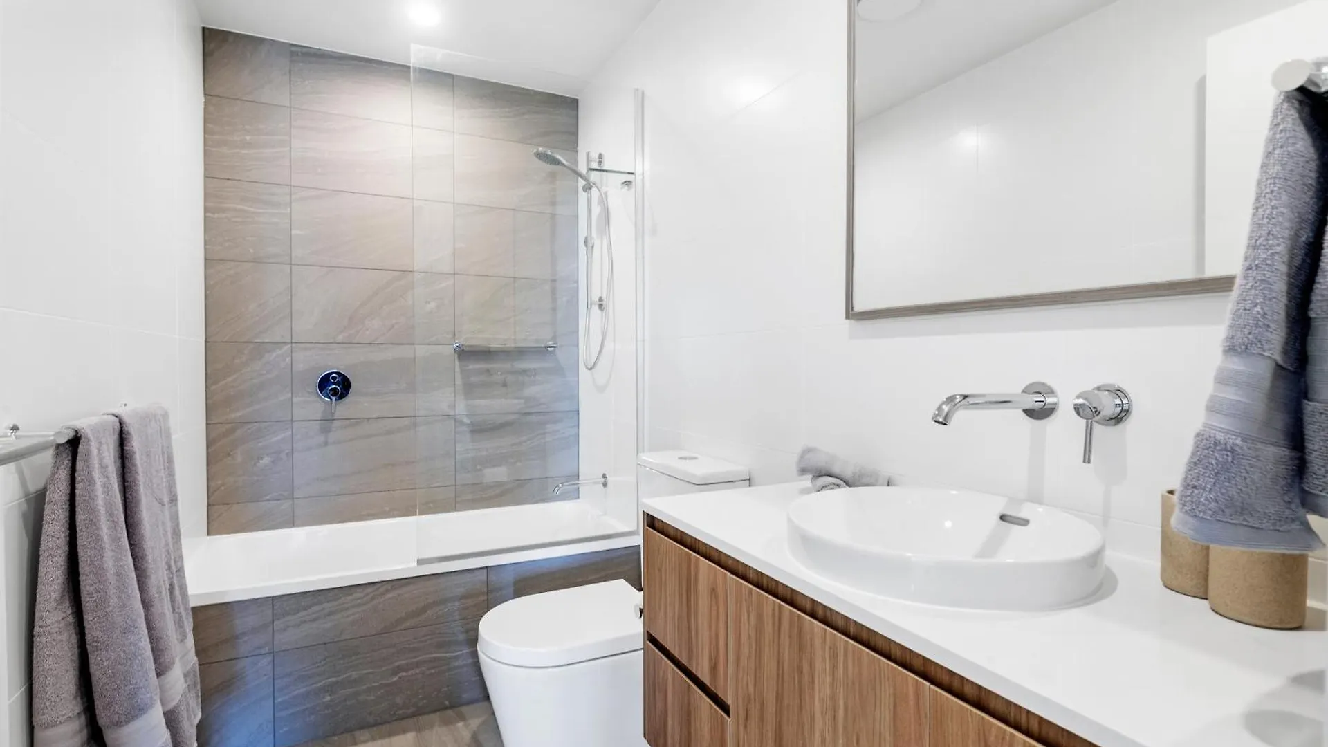 Village Palm Beach - Brand New 2 Bedroom Apartment Gold Coast